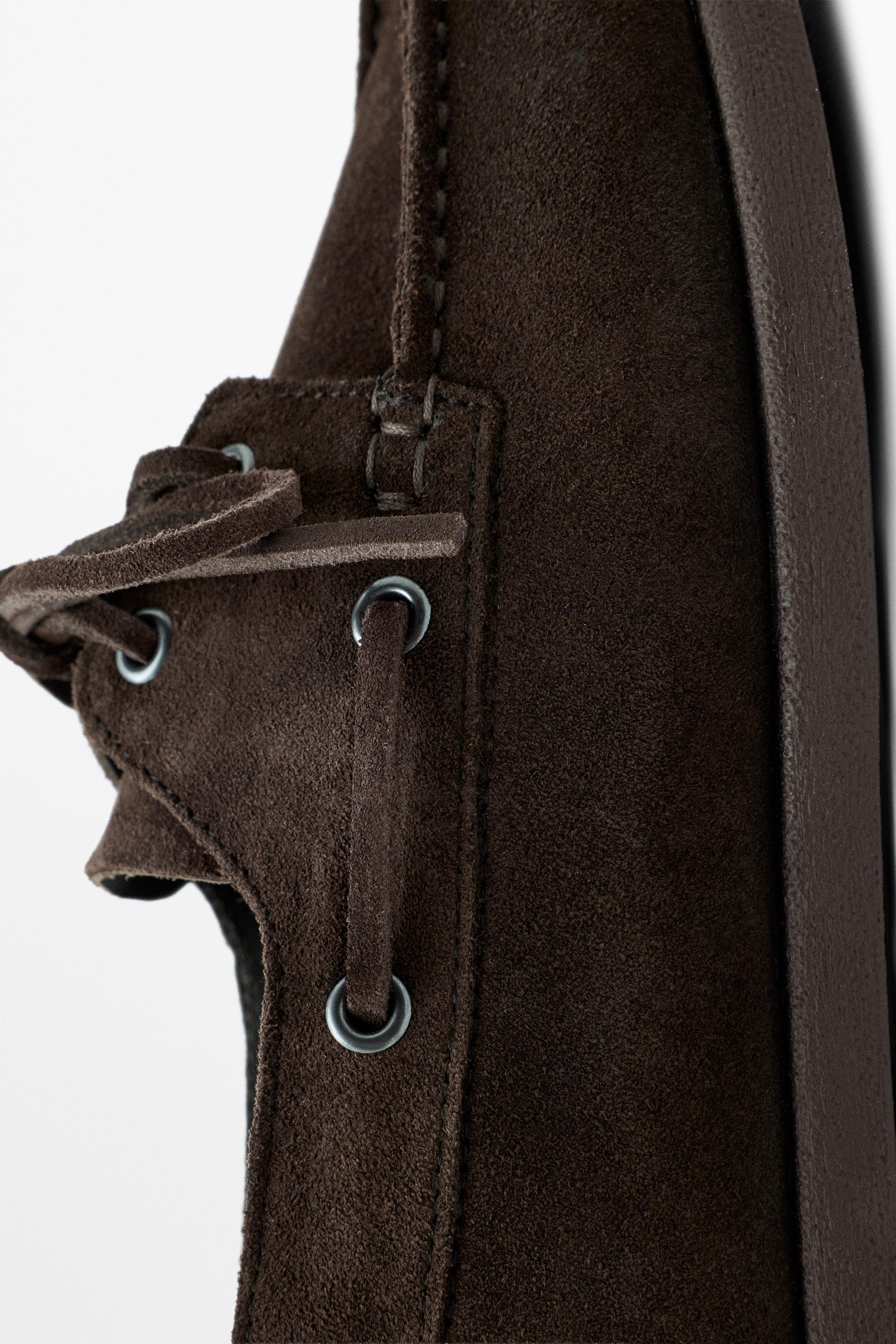 Chaussure bateau en croûte de cuir